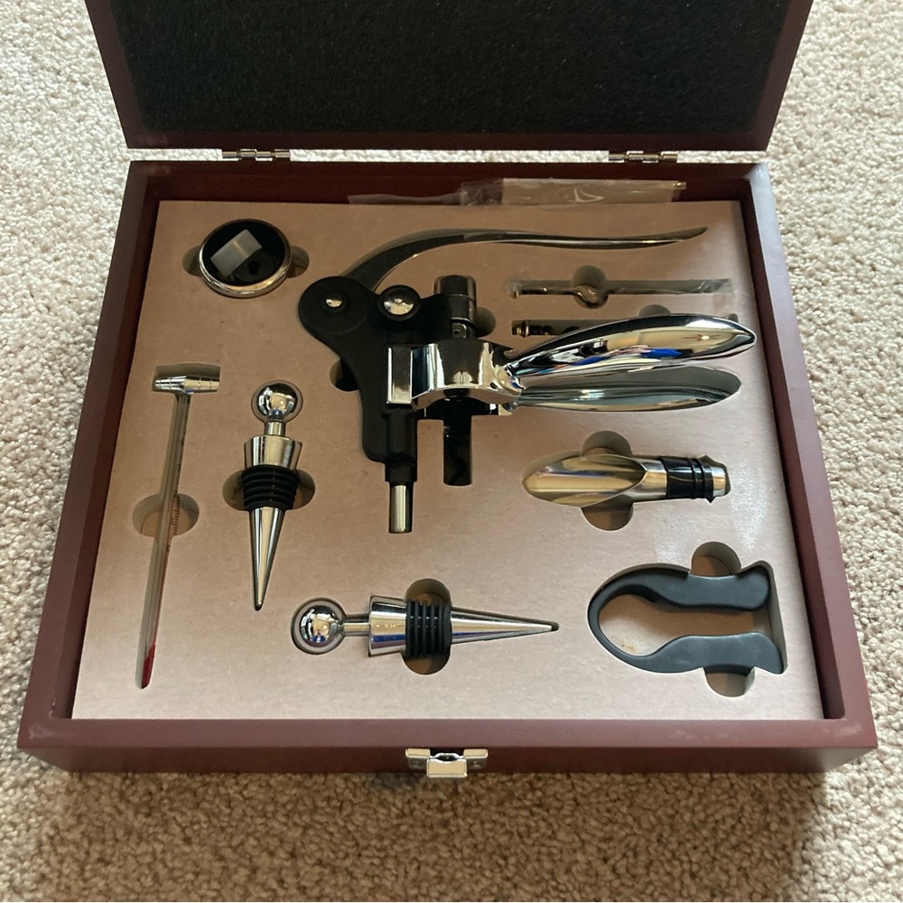 NWOT - Wine Opener 9 Piece Box Set - Great Gift Idea!